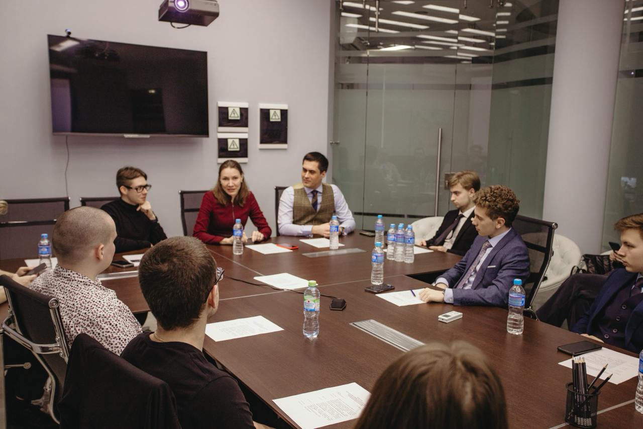 ⚡️Итоги XVI заседания «Альянса молодых гуманитариев»
30 ноября участники клуба встретились с постоянным представителем Главы Удмуртской Республики при Президенте РФ — Дарьей Юрьевной Сунцовой! 
Дарья ... | Сетка — социальная сеть от hh.ru