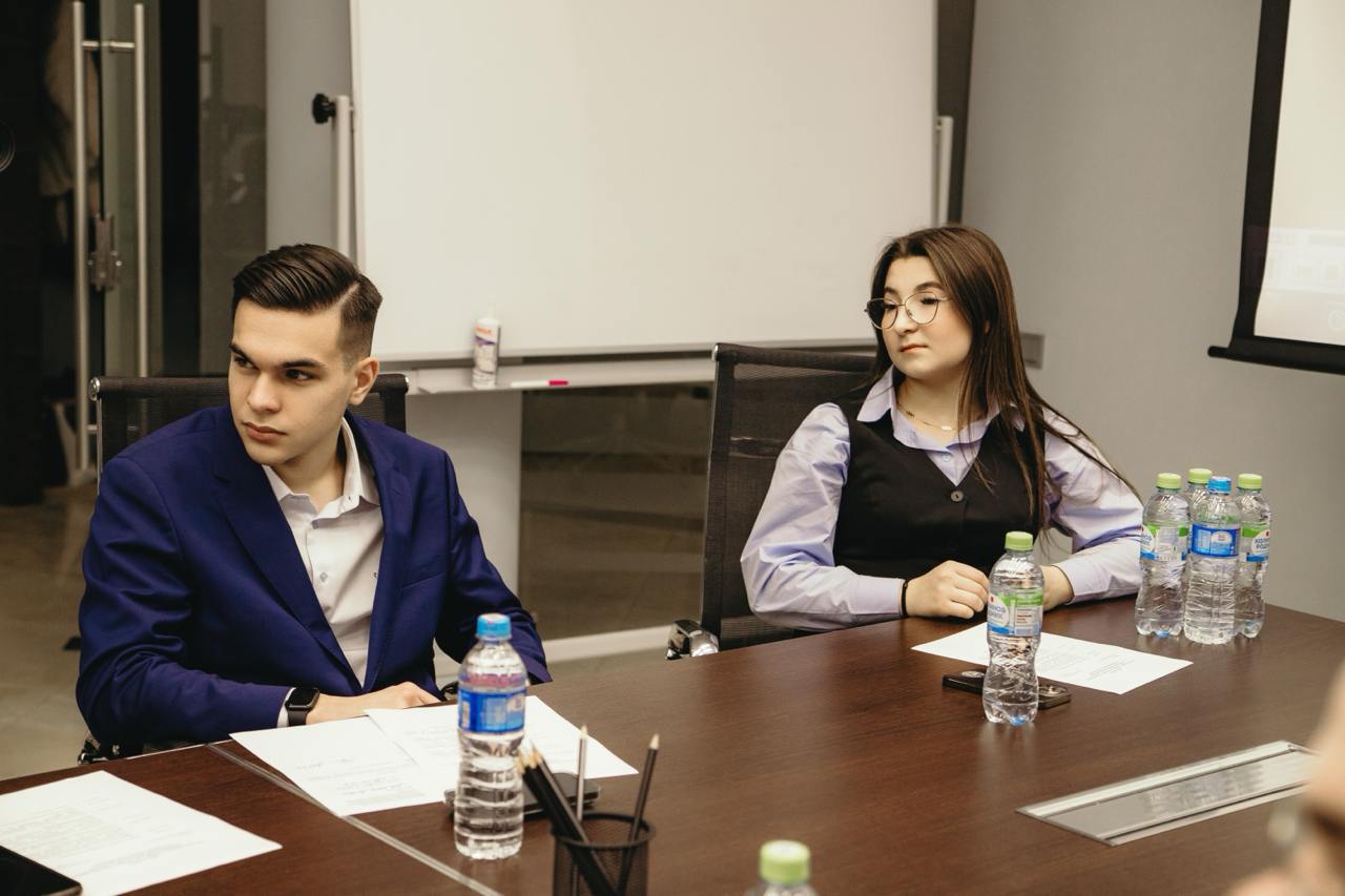 ⚡️Итоги XVI заседания «Альянса молодых гуманитариев»
30 ноября участники клуба встретились с постоянным представителем Главы Удмуртской Республики при Президенте РФ — Дарьей Юрьевной Сунцовой! 
Дарья ... | Сетка — социальная сеть от hh.ru