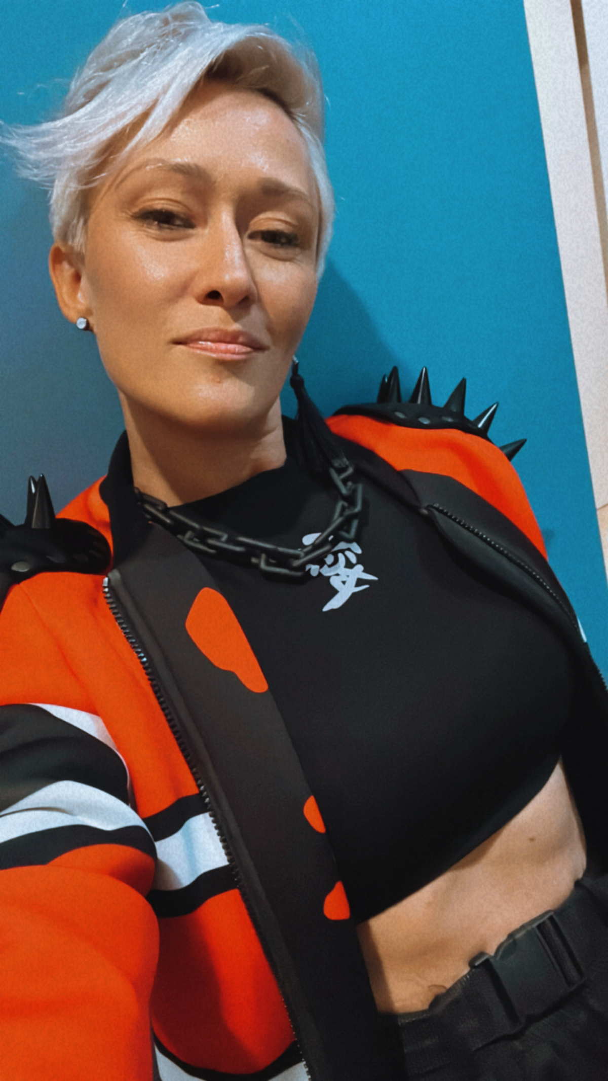 Знаете, иногда я задумываюсь: почему у нас в IT так любят говорить о "синергии" и "out-of-the-box мышлении", когда на самом деле все сводится к тому, чтобы заставить нас работать больше за те же деньг... | Сетка — социальная сеть от hh.ru