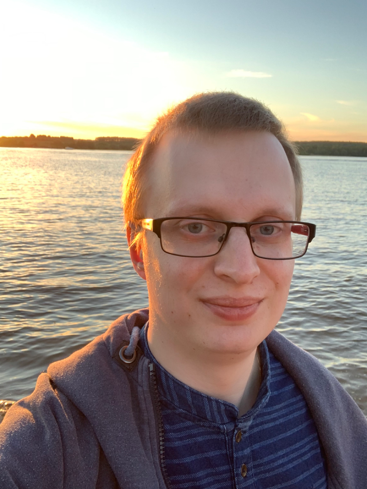 Олег Захаров