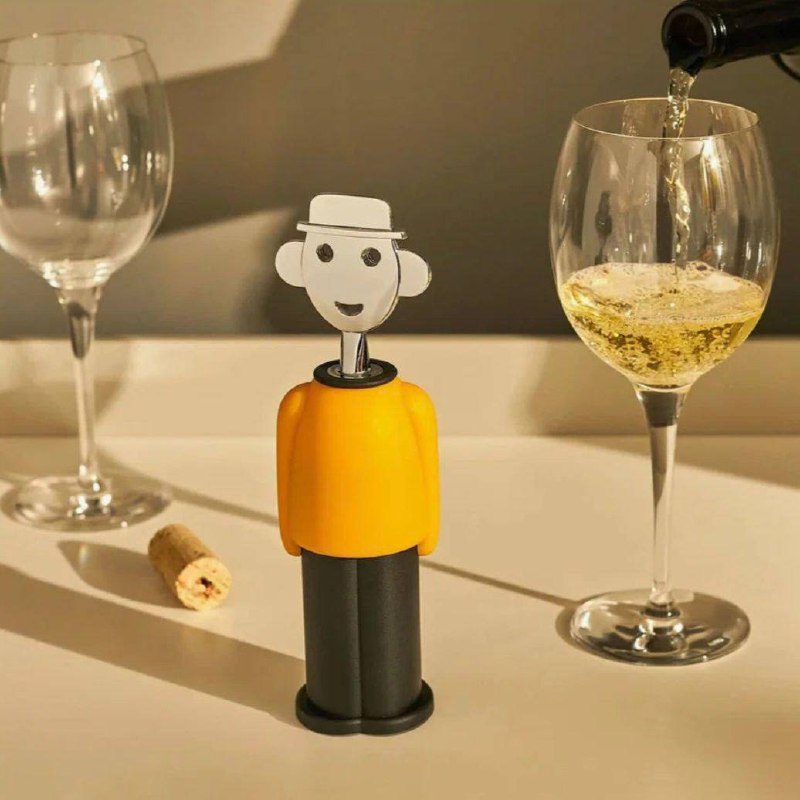 Бу! 👻Расслаблятница, #КотиЗаи мои 😜  
Если у вас нет друга в эту пятницу на бокальчик вина 🍷, то у меня для вас кое-что есть! 🤩  
Веселый собутыльник собеседник 🤭!
В крутом дизайне моего любимого брен... | Сетка — социальная сеть от hh.ru