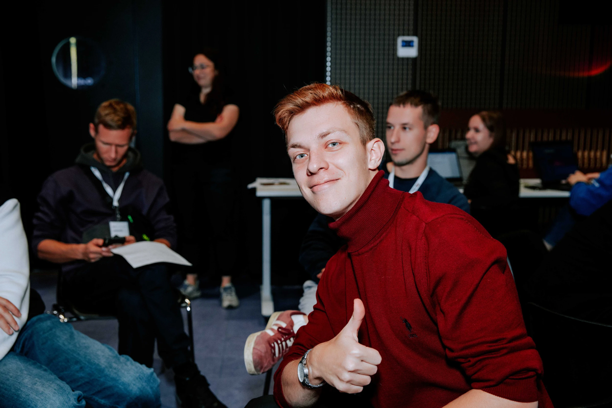 Третья флагманская встреча клуба молодых предпринимателей от РосМолодежь.Бизнеса.
Хотя это уже третий съезд, для меня это первое знакомство с клубом | Сетка — социальная сеть от hh.ru