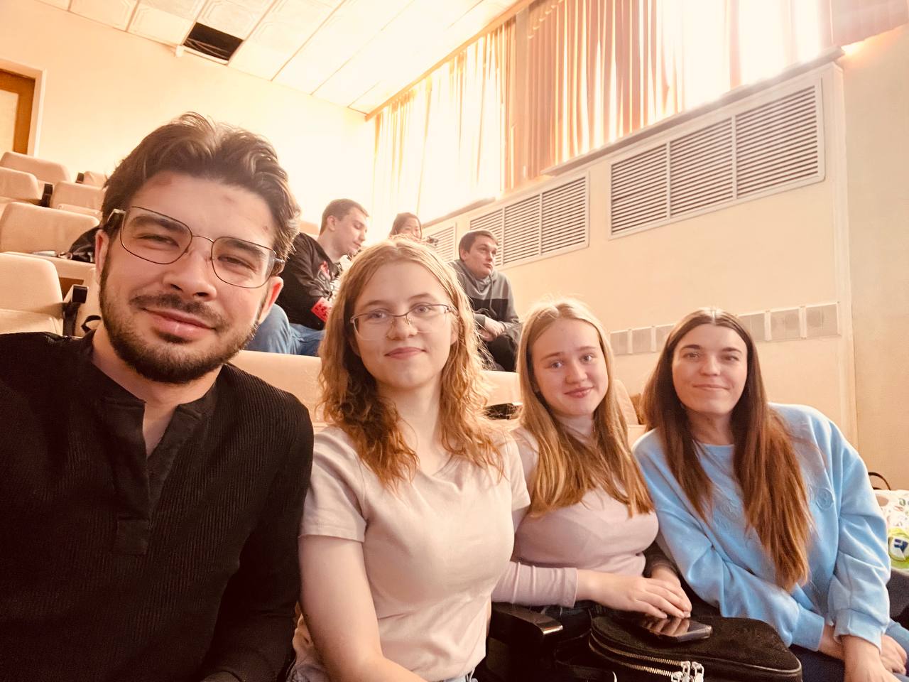 Меня сегодня здесь много 😉
Сегодня с ординаторами кафедры детских инфекций сходили на интересную лекцию по кори и коклюшу | Сетка — социальная сеть от hh.ru