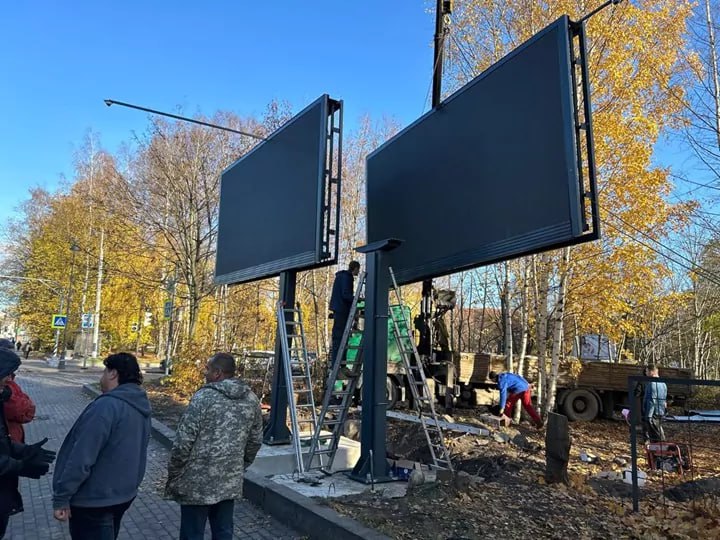 В Выборге поставили новые рекламные конструкции на месте демонтированных.
Два видеоэкрана в центре Выборга установила компания «Мактон» | Сетка — социальная сеть от hh.ru