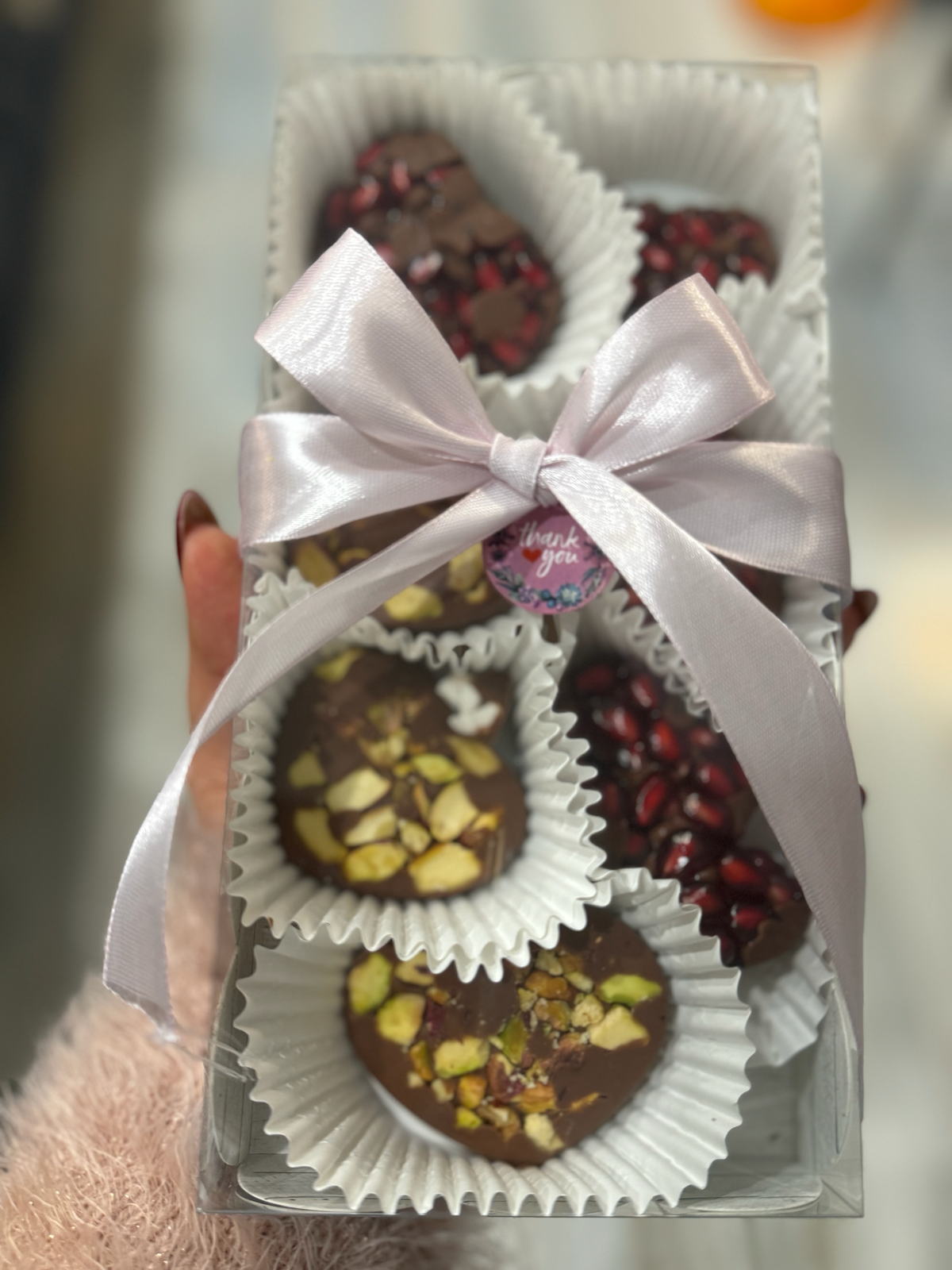Приветики
Я занимаюсь созданием прекраснейших шоколадных сердечек ♥️
Шоколад: темный, молочный, белый
Начинки: гранат, фисташка, ореховый микс, банан, киви, манго свежий, сухой манго, маршмеллоу 🤤
В б... | Сетка — социальная сеть от hh.ru