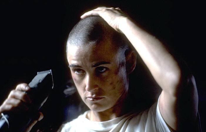 #чтопосмотреть
Солдат Джейн (1997)
Джейн доказывает, что способна служить в армии наравне с мужчинами. Неузнаваемая Деми Мур в драме Ридли Скотта. | Сетка — социальная сеть от hh.ru