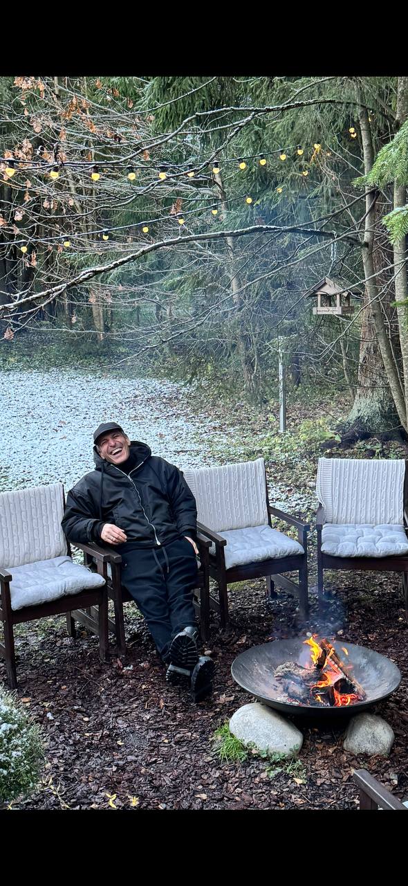 Вчера весело проводил время у Шефа на даче.
10 из 10 | Сетка — социальная сеть от hh.ru