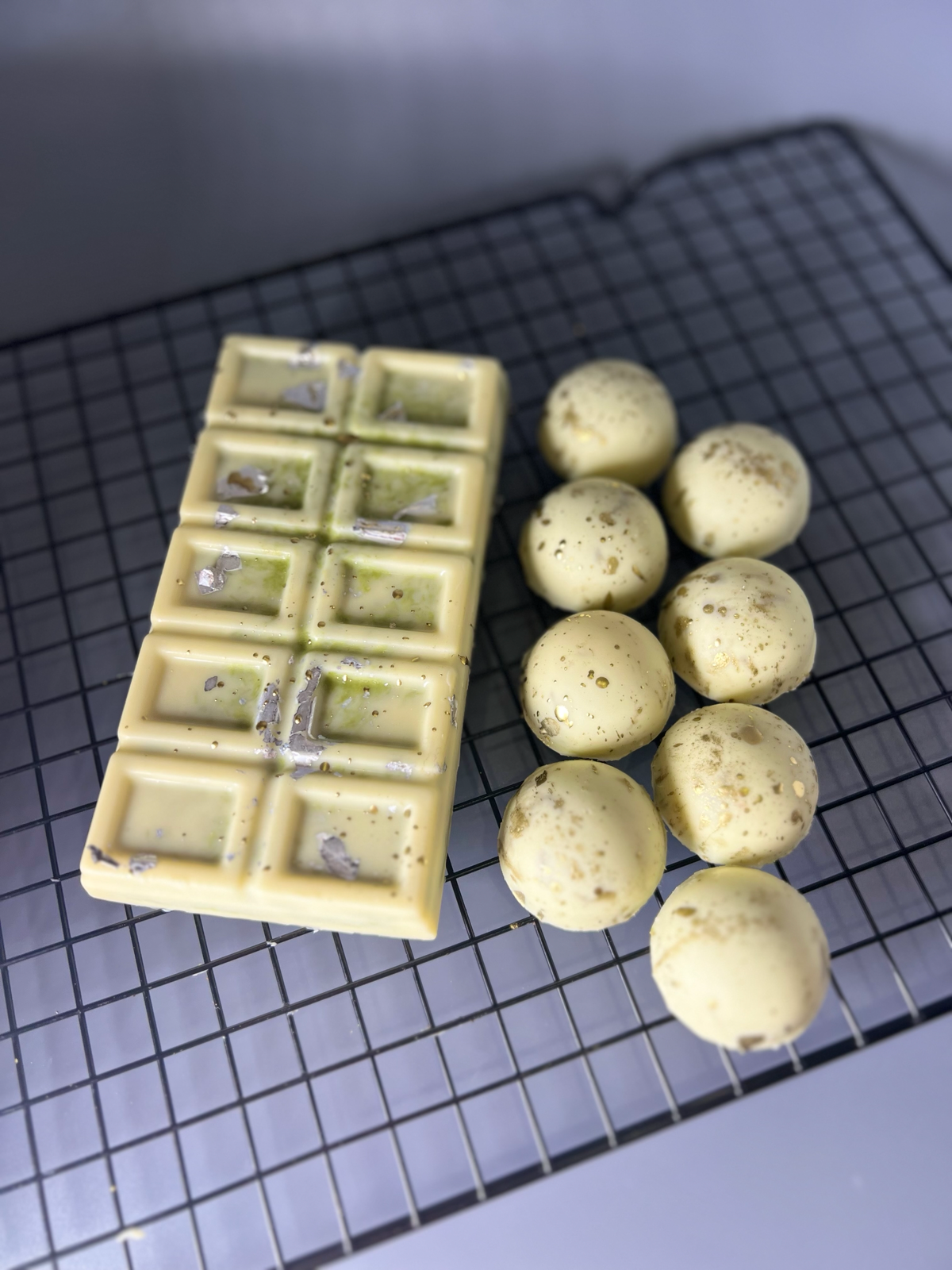 Дубайский шоколад белый (callebaut) 28%
Фисташковая паста (Иранская )
Катаифи тесто
Кунжутная паста
Белый шоколад (внутри так же callebaut ) | Сетка — социальная сеть от hh.ru