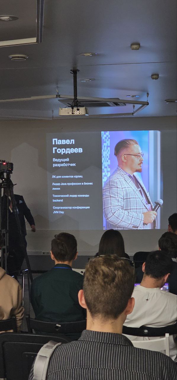 ⚡️ Про коммуникации и командную работу в IT
SITConf - конференция для IT-сообщества прошла сегодня в Самаре, и я, конечно же, и туда пришла | Сетка — социальная сеть от hh.ru