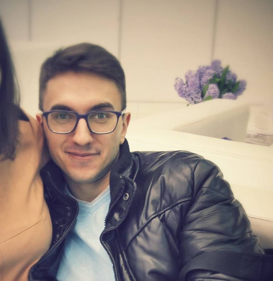 Антон Манукин
