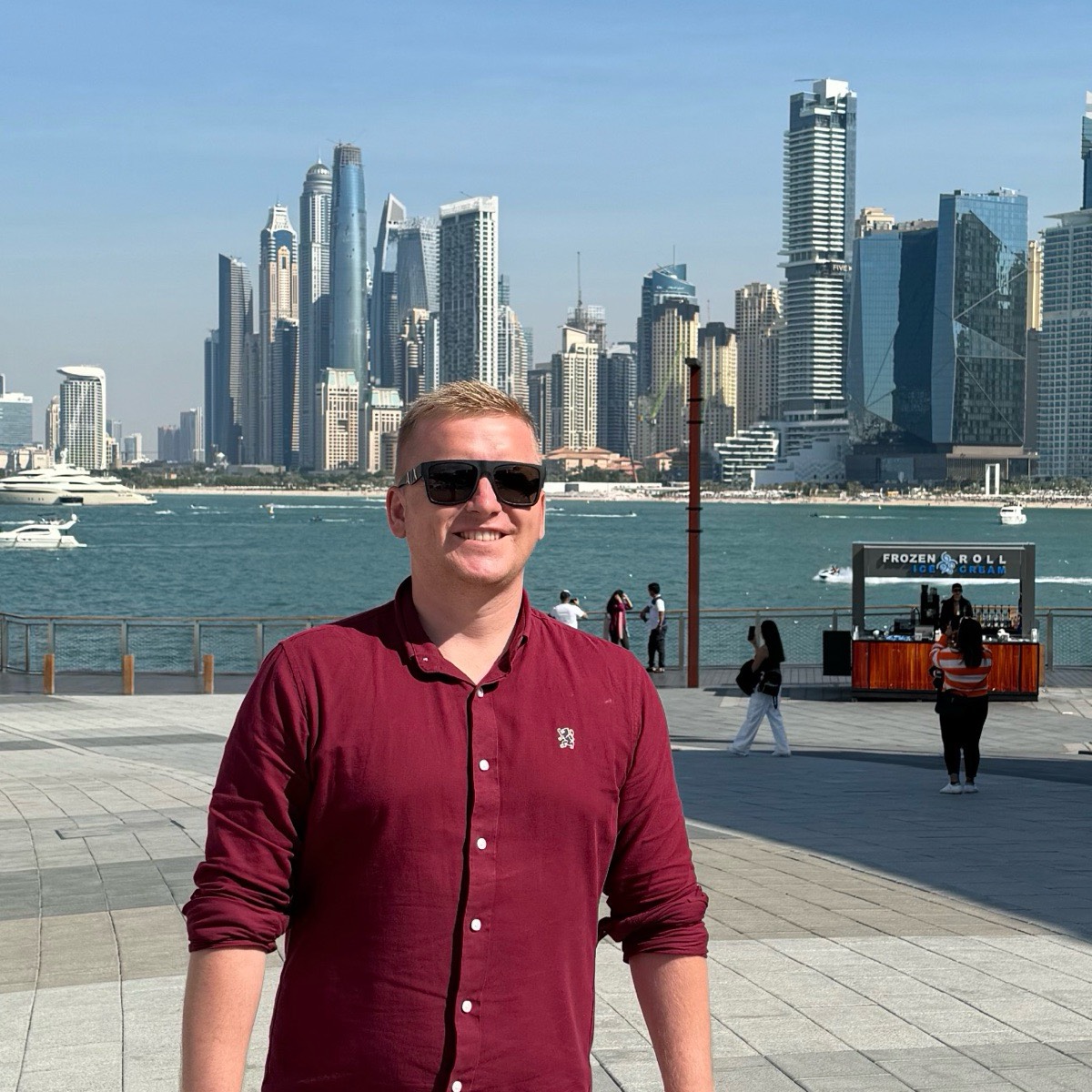 Dmitry Safenkov | Сетка — социальная сеть от hh.ru