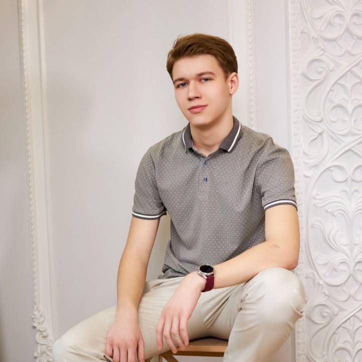 Максим Ухин