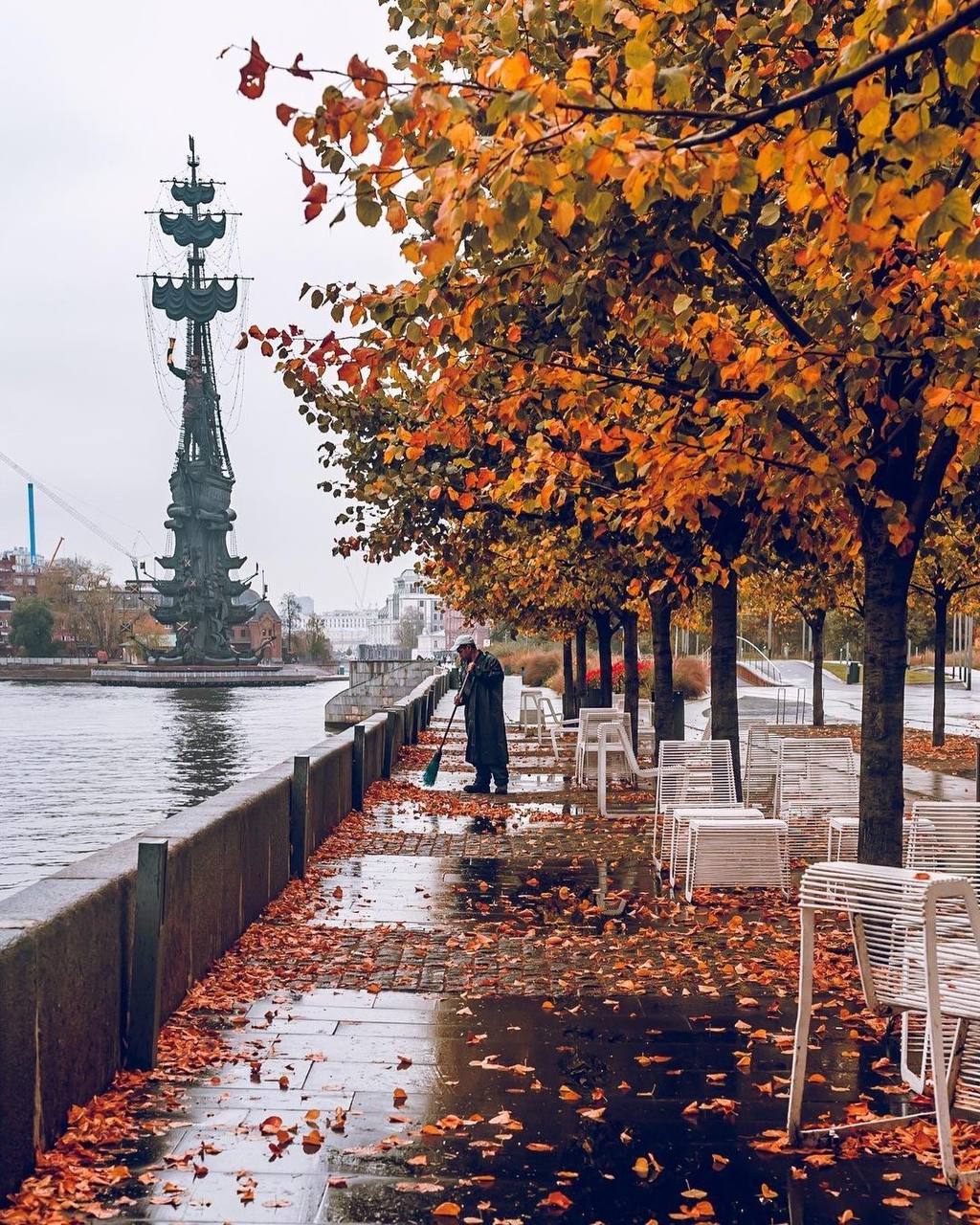 🌤️Тёплая погода вернётся в Москву в ближайшие выходные
Осень порадует москвичей после снегопадов, пик потепления придётсянасубботу и воскресенье
📲Подпишитесь на Вдвижении | Сетка — социальная сеть от hh.ru