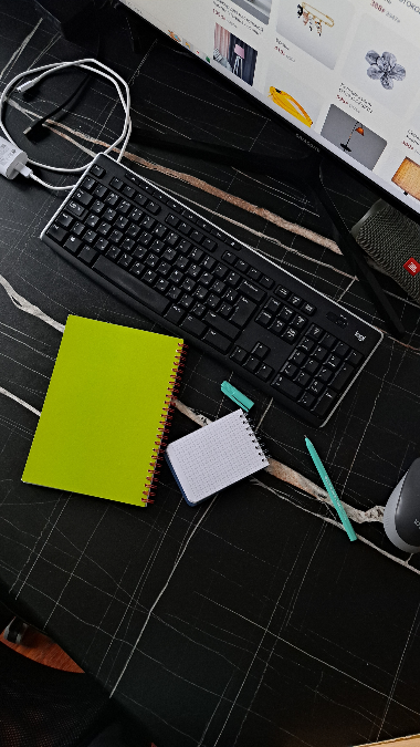 Мой home office 👩🏻‍💻🪴📚 | Сетка — социальная сеть от hh.ru