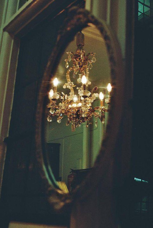 Свет мой, зеркальце, скажи…  
Пытаться усилить резюме самостоятельно – это как рассказывать себе перед зеркалом, что ты красивый | Сетка — социальная сеть от hh.ru