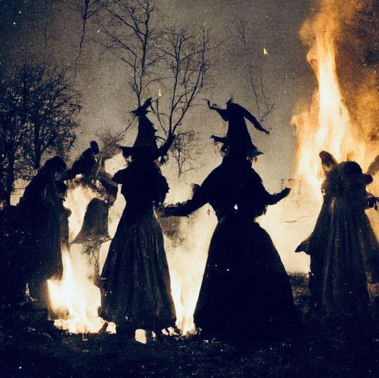 Дорогие всемогущие ведьмы! 😈🔮
Под этим постом предлагаем собрать совет нашего ковена, чтобы каждая могла высказать свои идеи и пожелания насчет того, какие темы мы можем обсуждать и какие для этого хэ... | Сетка — социальная сеть от hh.ru
