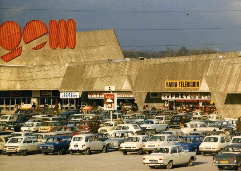 G.E.M. commercial center in Sens (France). Built in 1970 | Сетка — социальная сеть от hh.ru