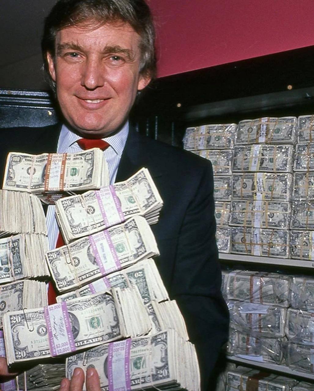 Выборы в США
У нас, в России, народ любопытный, так что за битвой Байден-Трамп, а теперь Харрис-Трамп мы следим с особым вниманием. Чего только стоят июльские новости | Сетка — социальная сеть от hh.ru