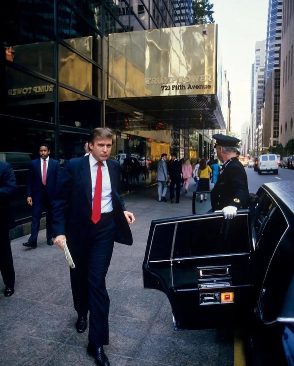 Выборы в США
У нас, в России, народ любопытный, так что за битвой Байден-Трамп, а теперь Харрис-Трамп мы следим с особым вниманием. Чего только стоят июльские новости | Сетка — социальная сеть от hh.ru