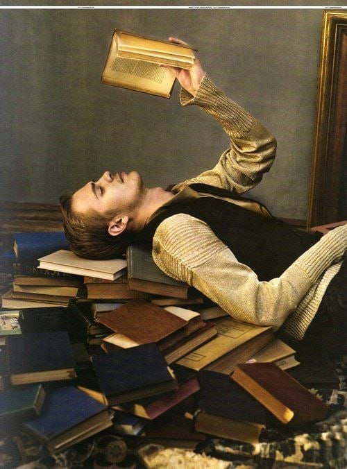 Книги или блоги? Вечный спор читателей
Какой источник информации вы предпочитаете: классические книги или современные блоги экспертов? И почему?
Этот вопрос часто вызывает жаркие споры среди любителей... | Сетка — социальная сеть от hh.ru