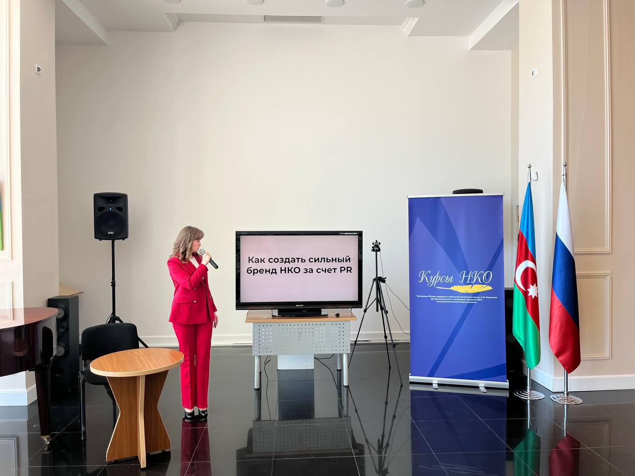Скорее всего, скоро буду выступать на одном большом форуме про PR в кино. Пока варю в голове ключевые мысли и, что самое сложное, готовлюсь эмоционально | Сетка — социальная сеть от hh.ru