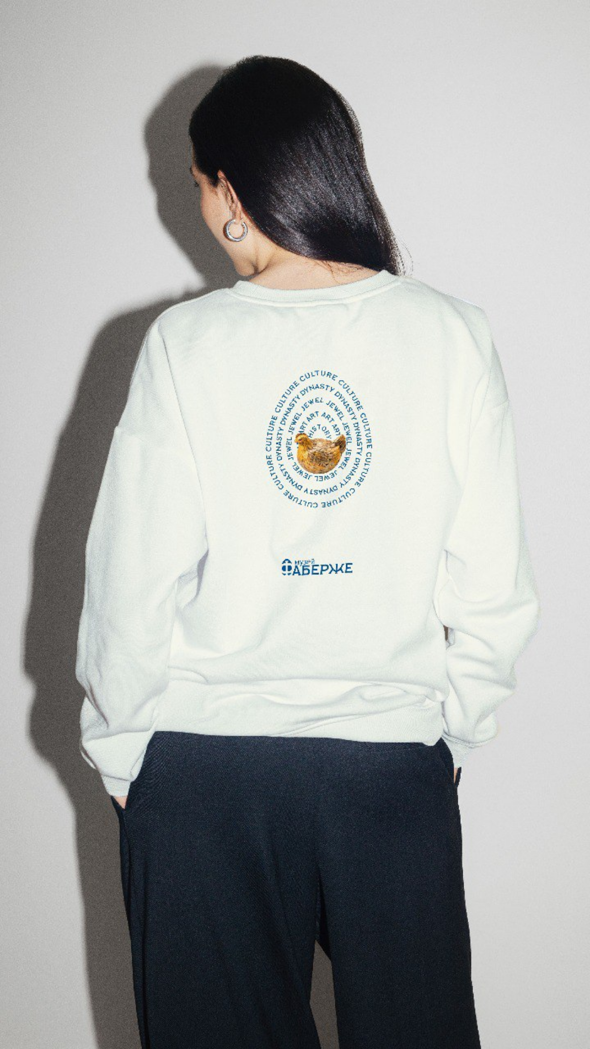 Всем привет, ищу проектную работу!
Я графический и бренд-дизайнер. Работаю в этой сфере уже более 6 лет. Работала в типографиях, рекламном агентстве, крупном федеральном ритейле и в ивенте | Сетка — социальная сеть от hh.ru