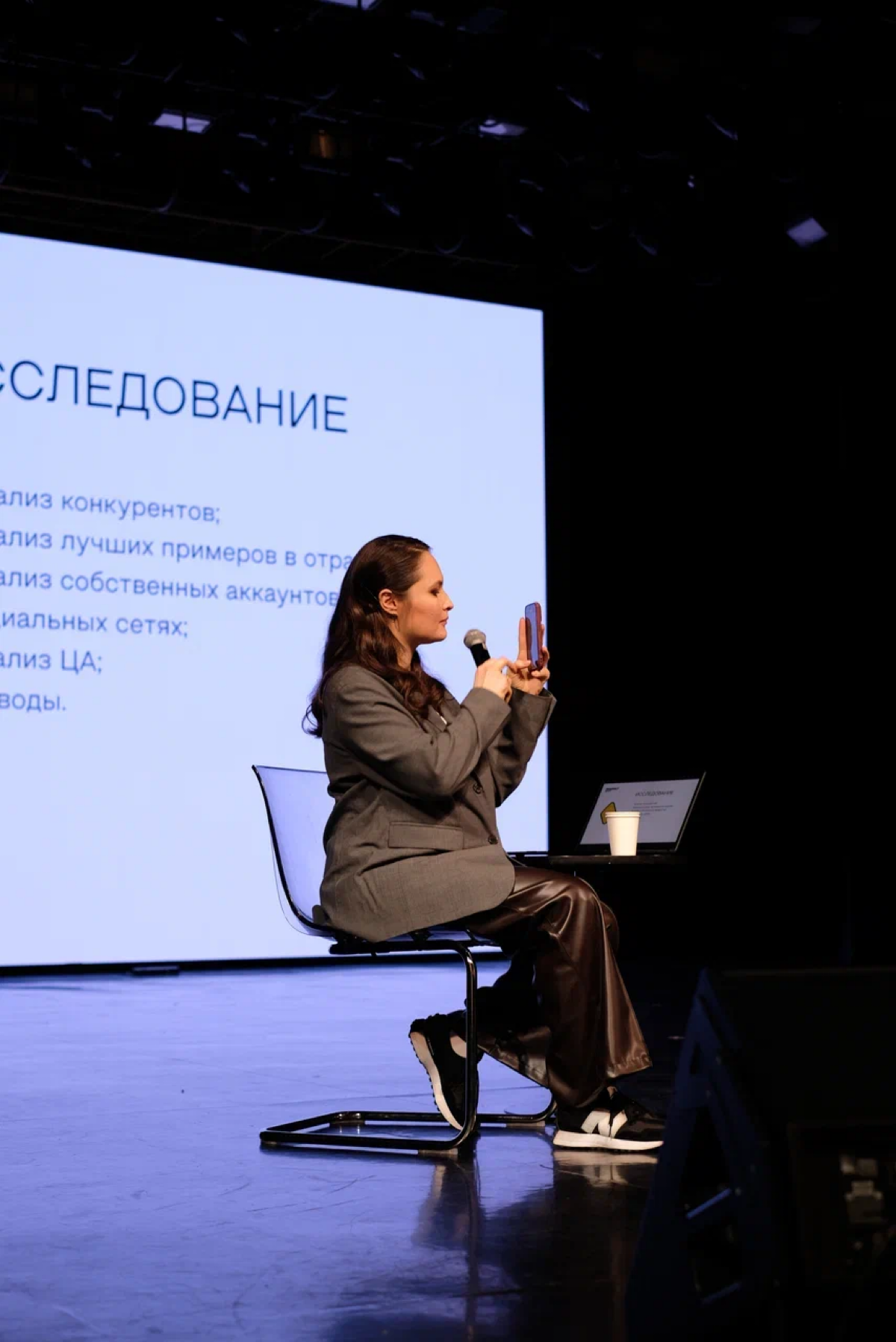 Уже видим первые домашние работы на почте!
Делитесь впечатлениями: как вам лекция? Что было интересно, а что показалось сложным? Что скажете о первой домашней работе?
Фото: Юлия Ионова | Сетка — социальная сеть от hh.ru