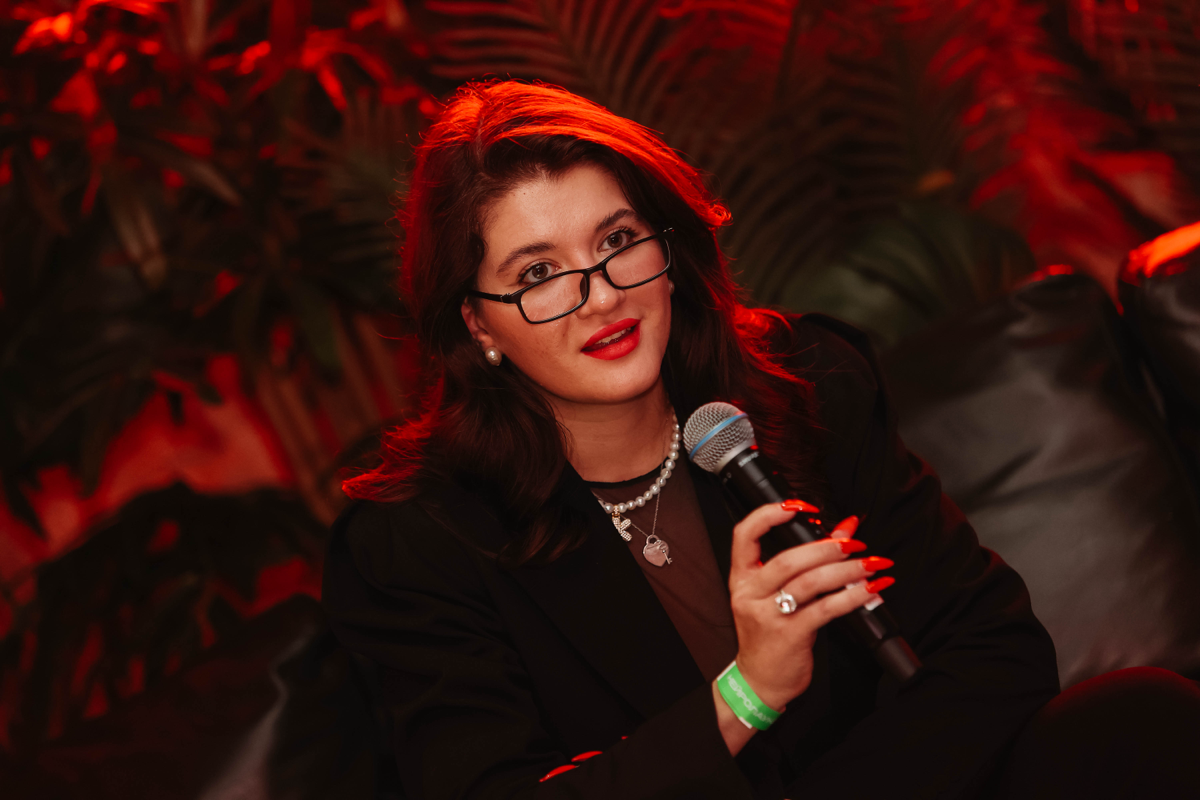 Если бы меня так чему-то учили я был бы супермен🦸‍♀️
На прошлой неделе прошел я Нейролаундж — наш новый формат в рамках которого мы всю неделю встречались в стенах самого Киберфутурестичного лаунджа М... | Сетка — социальная сеть от hh.ru