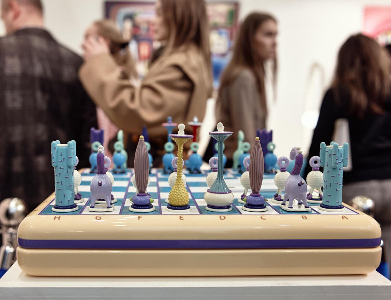 Никогда не стойте в очередях. Не спускайтесь в метро в час пик. Не ведитесь на распродажи, дороже выйдет. Как человек прямоходящий и разумный, вы все это знаете | Сетка — социальная сеть от hh.ru