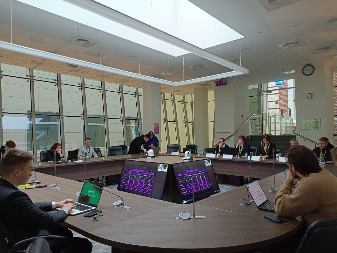 Прямо сейчас ▶️
Идет питчинг финалистов стипендии «Молодой предприниматель» ФКН! | Сетка — социальная сеть от hh.ru