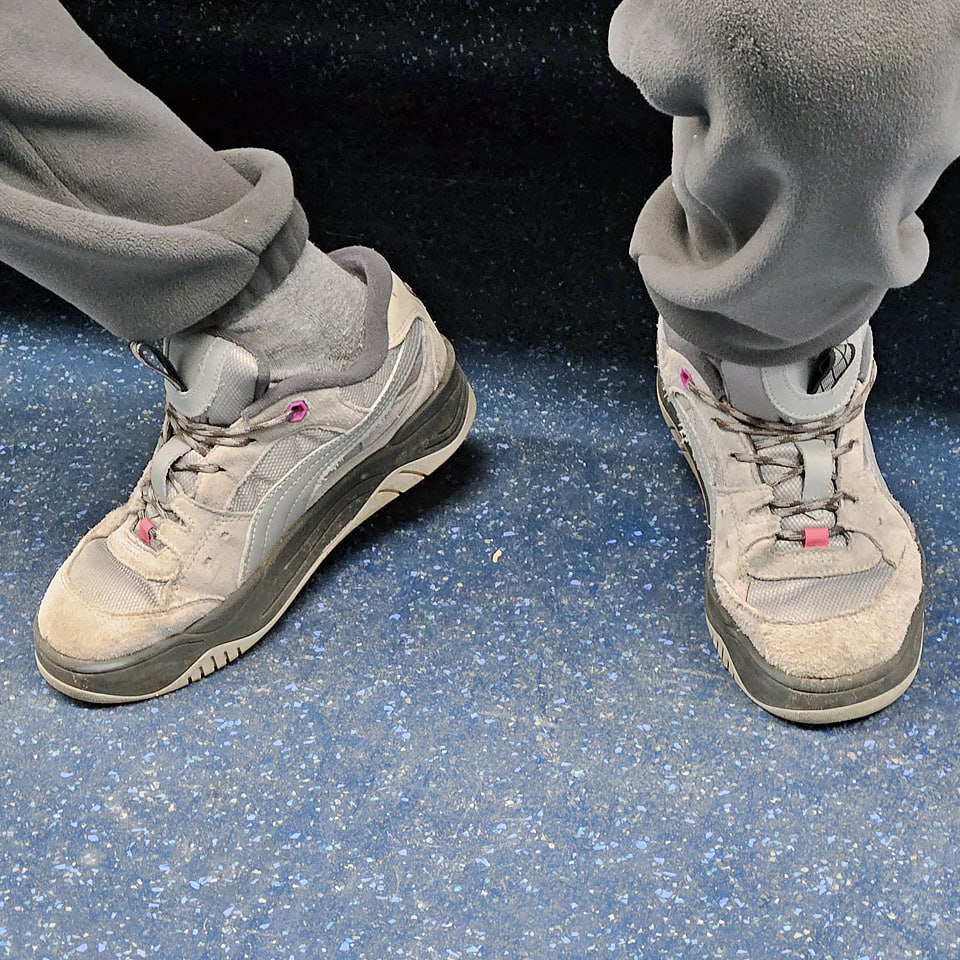 ПИСЯТ ОТЕНКОВ СЕРОВО 👟 (аффторский текст) | Сетка — социальная сеть от hh.ru