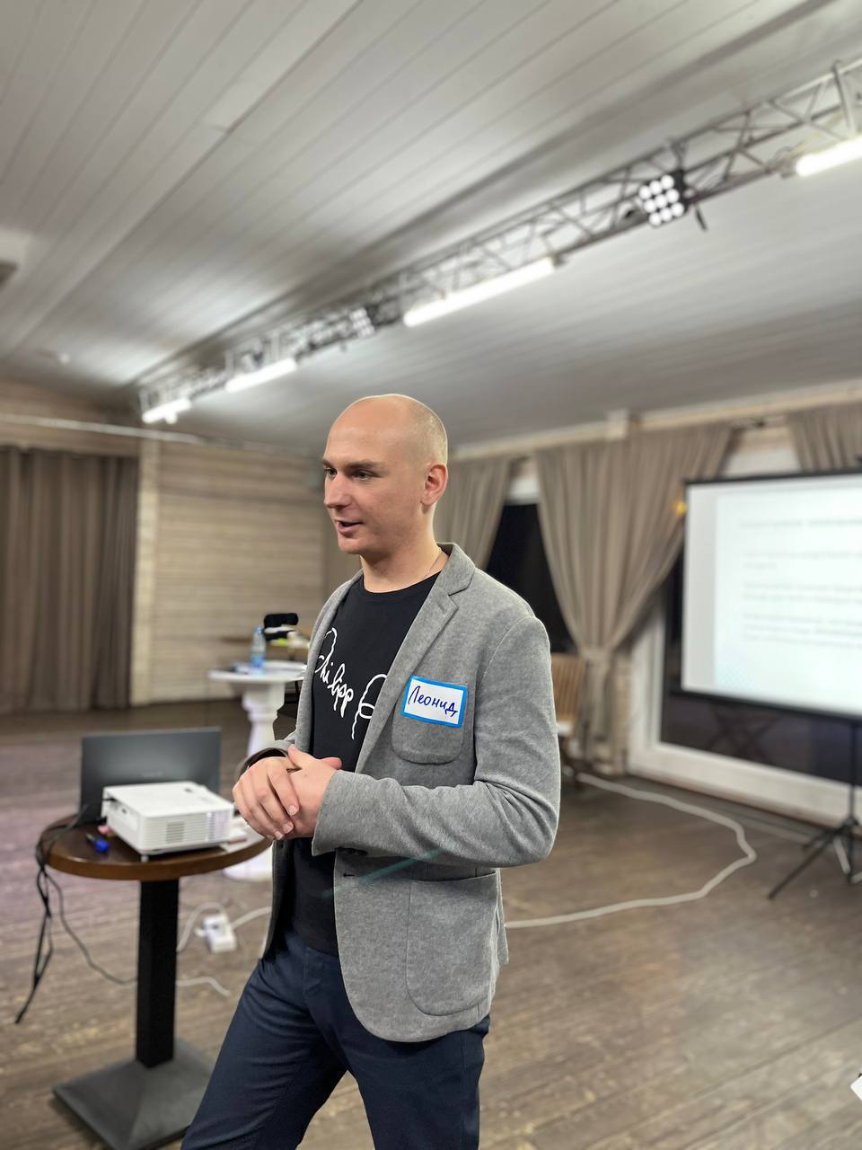 Простая математика или как увеличить продажи на 32 млн 💰
Решение для данного отеля: нужно бронировать всего на 3 номера больше в день 🤔
Как это сделать? 
В продажах больше технологии, чем творчества | Сетка — социальная сеть от hh.ru