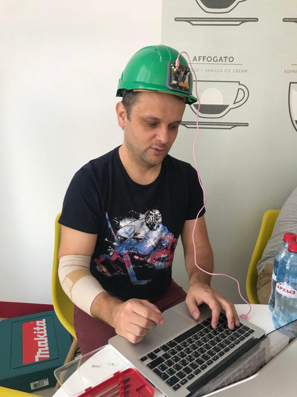 Технологии не стоят на месте, и вот уже нейрочипы становятся обычной частью рабочего процесса | Сетка — социальная сеть от hh.ru