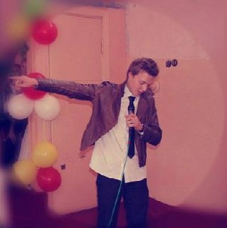 Как КВН стал частью моей жизни и почему я до сих пор люблю эту игру
Что для вас значит КВН? Для меня с самого детства это было что-то особенное | Сетка — социальная сеть от hh.ru