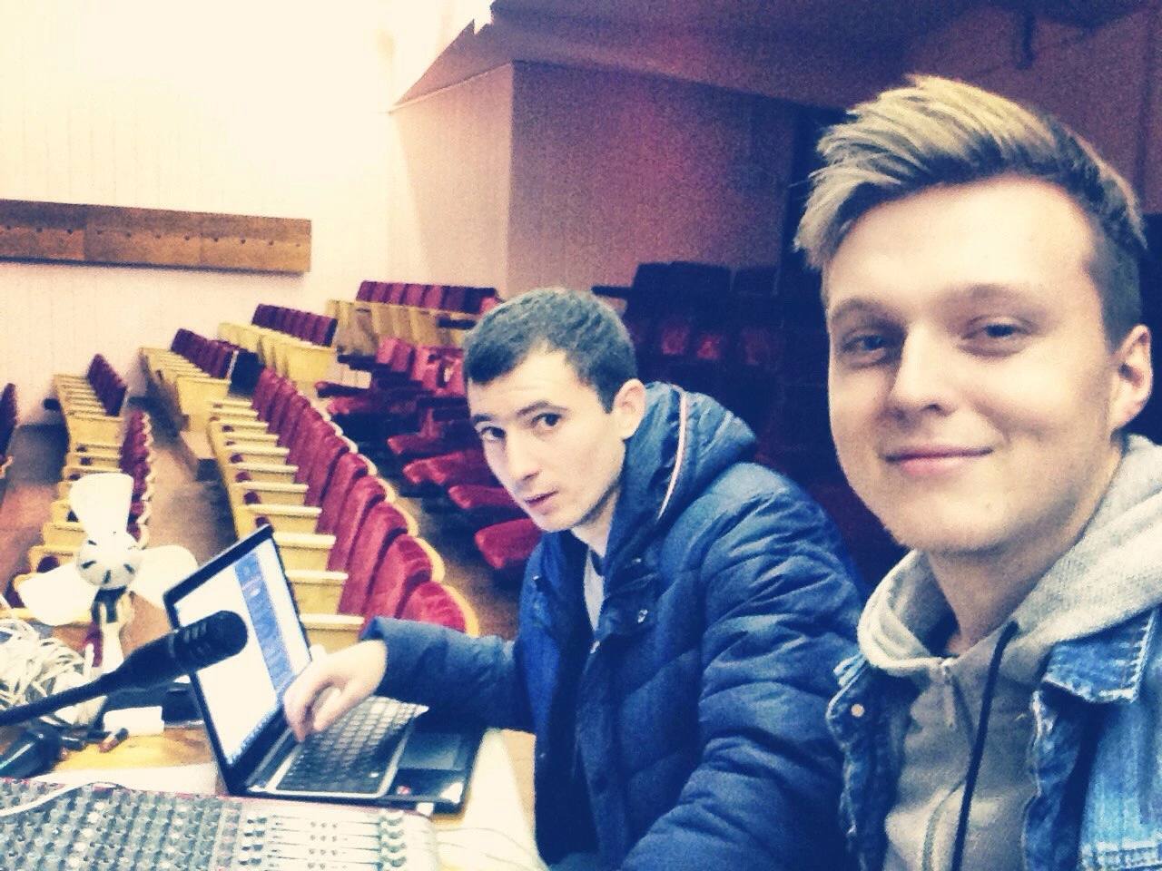 Как КВН стал частью моей жизни и почему я до сих пор люблю эту игру
Что для вас значит КВН? Для меня с самого детства это было что-то особенное | Сетка — социальная сеть от hh.ru