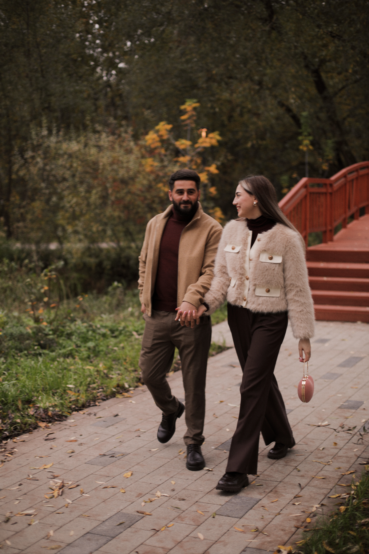 Команда Babaeva Production организовала съемку love story 💌
Наш фотограф трепетно подошел к созданию этой истории, тонко прочувствовав пару | Сетка — социальная сеть от hh.ru