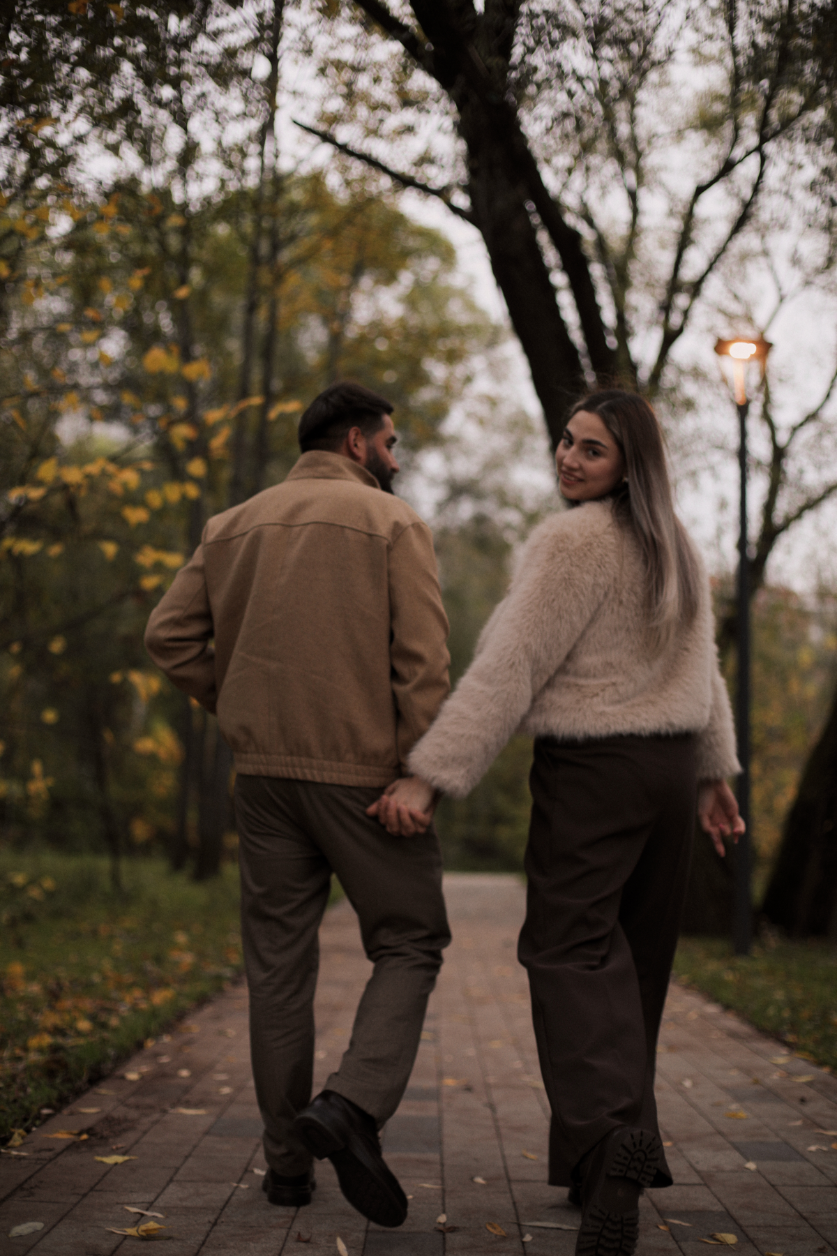 Команда Babaeva Production организовала съемку love story 💌
Наш фотограф трепетно подошел к созданию этой истории, тонко прочувствовав пару | Сетка — социальная сеть от hh.ru