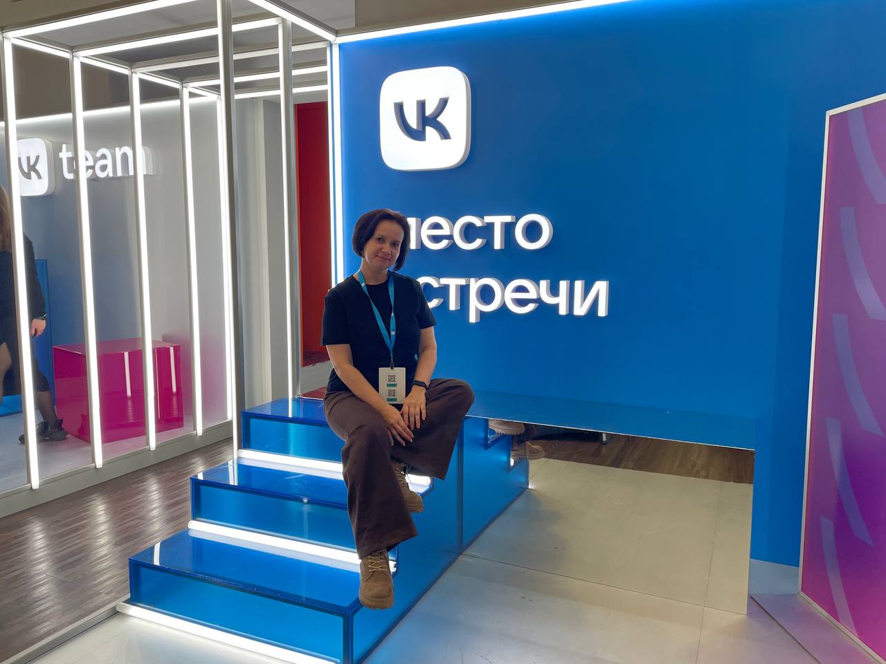 Это была очен полезная и насыщенная конференция. С огромным количеством спикеров, с тоннами полезной информации.
Отмечу важные моменты:
📽️ Сейчас ВК делает огромный фокус на короткие видео | Сетка — социальная сеть от hh.ru