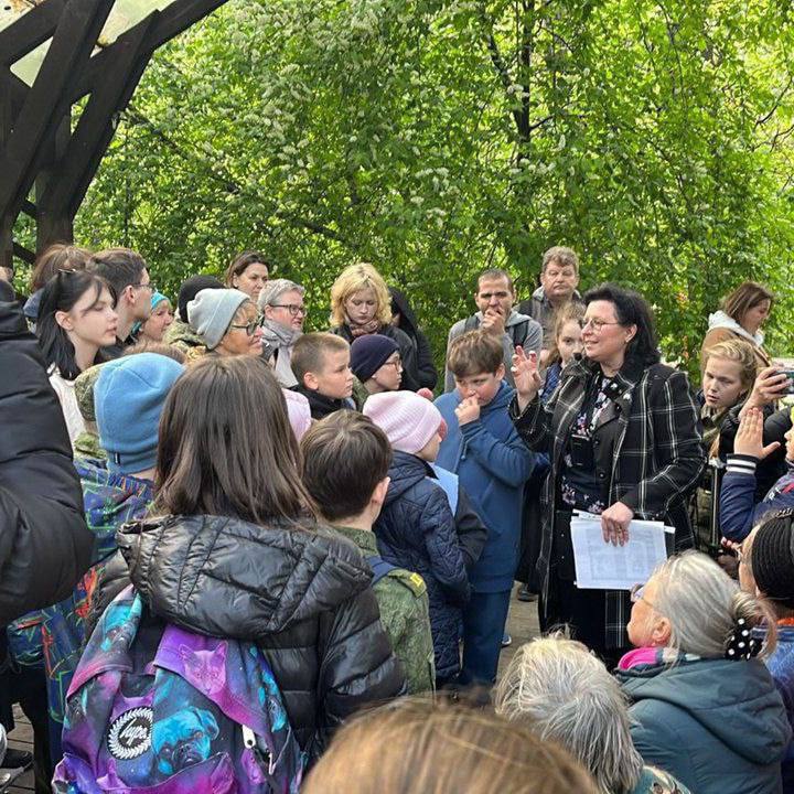 Есть много людей, которые что-то пишут. Тех, кто пишет хорошо, гораздо меньше. Пишущих отменно по пальцам можно пересчитать.
Ольга — тот самый ценный экземпляр, которых раз-два и обчелся | Сетка — социальная сеть от hh.ru