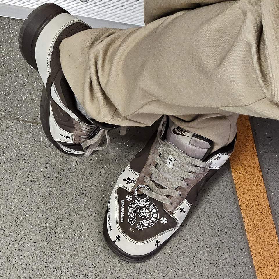 Одни из тех NIKE-ов, которые оччень хороши!
👉И это — Nike Dunk Low x Chrome Hearts
Кроссовки Nike Dunk Low x Chrome Hearts — это результат коллаба между Nike и знаменитым брендом Chrome Hearts, извест... | Сетка — социальная сеть от hh.ru