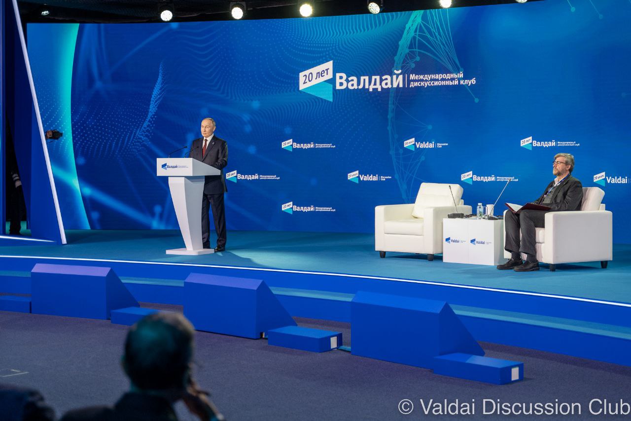 ОБРАЗЫ "ВАЛДАЯ"
Выступая на пленарной сессии XXI ежегодного заседания Международного дискуссионного клуба «Валдай», Президент России Владимир Путин использовал в своей речи несколько ярких и очень мощ... | Сетка — социальная сеть от hh.ru