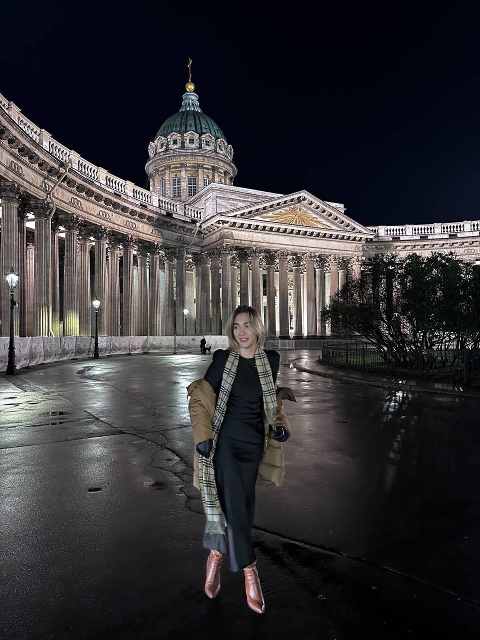 Мурка Московская на два дня переквалифицировалась в Мурку Ленинградскую
Где жить: я остановила в Kempf на Невском. Номер с видом на казанский, простор, миллиард фото и массажное кресло у окна | Сетка — социальная сеть от hh.ru