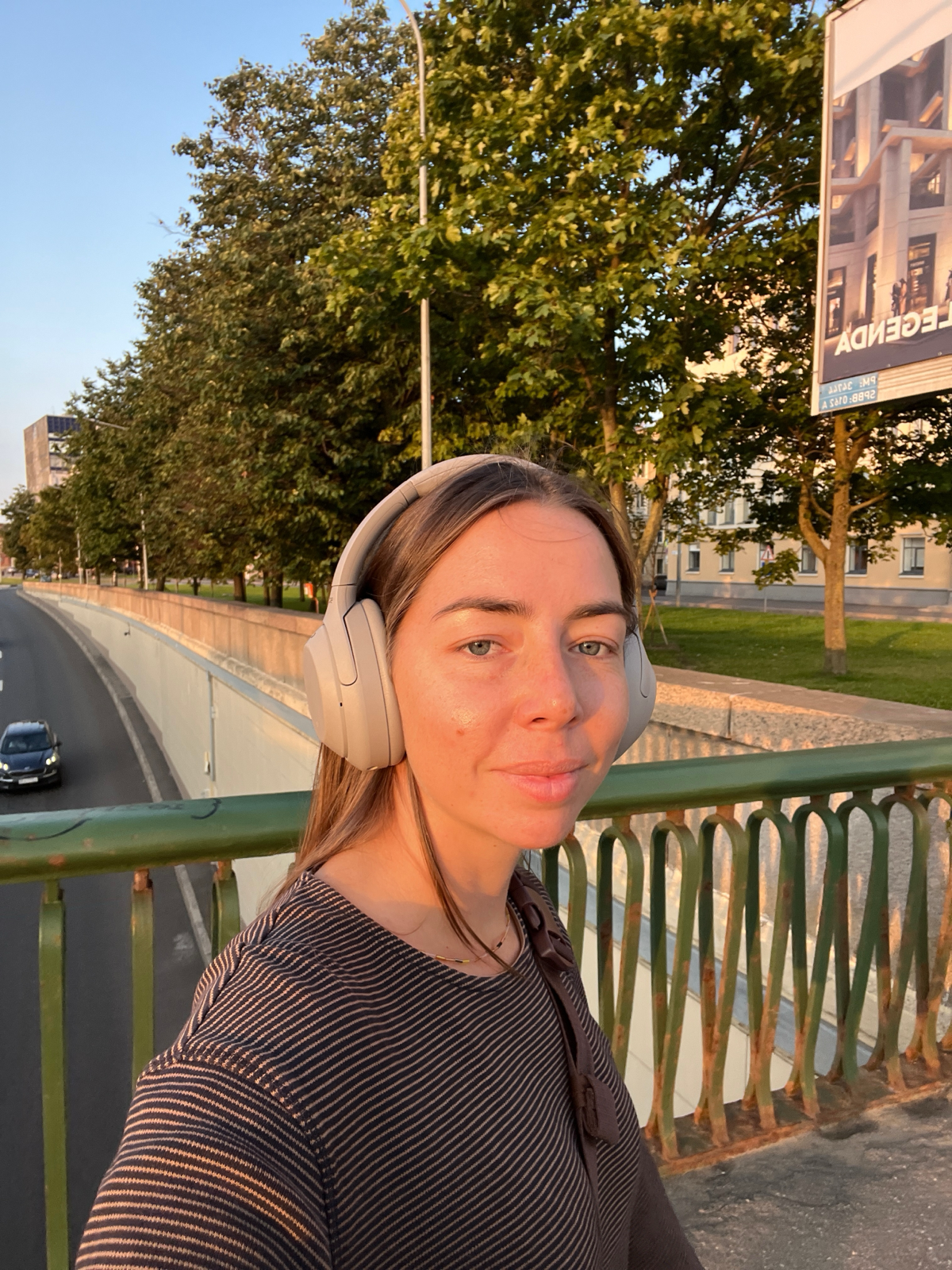 Итак. Это блог. Блог? Блог-шмог.
Мне 28. Сижу на остановке. Я проснулась | Сетка — социальная сеть от hh.ru