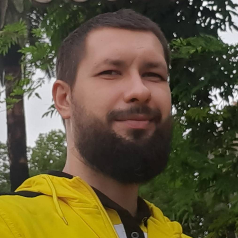 Денис Старов