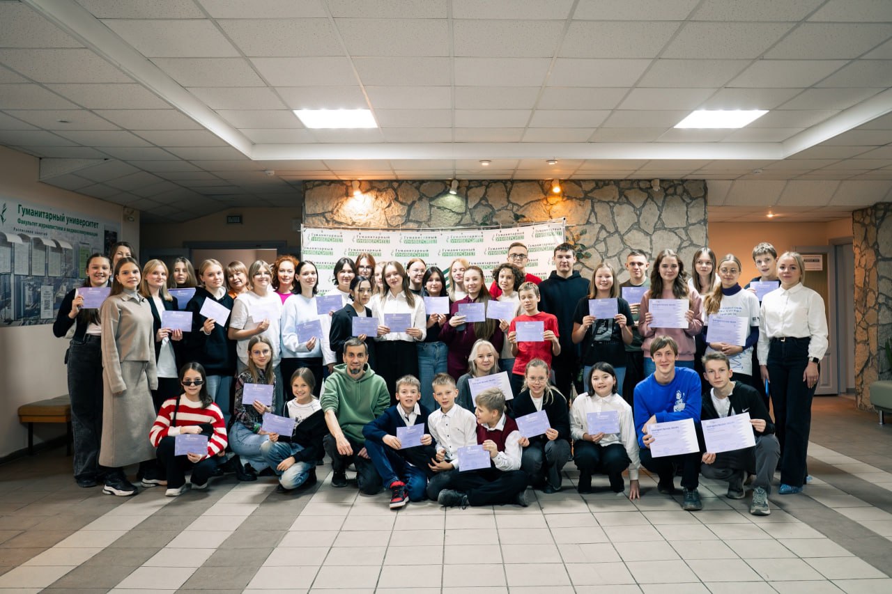 Первые шаги в дизайне: делимся опытом с юными журналистами
Делиться знаниями со школьниками и студентами — наша давняя традиция, и мы всегда рады быть частью такого опыта | Сетка — социальная сеть от hh.ru