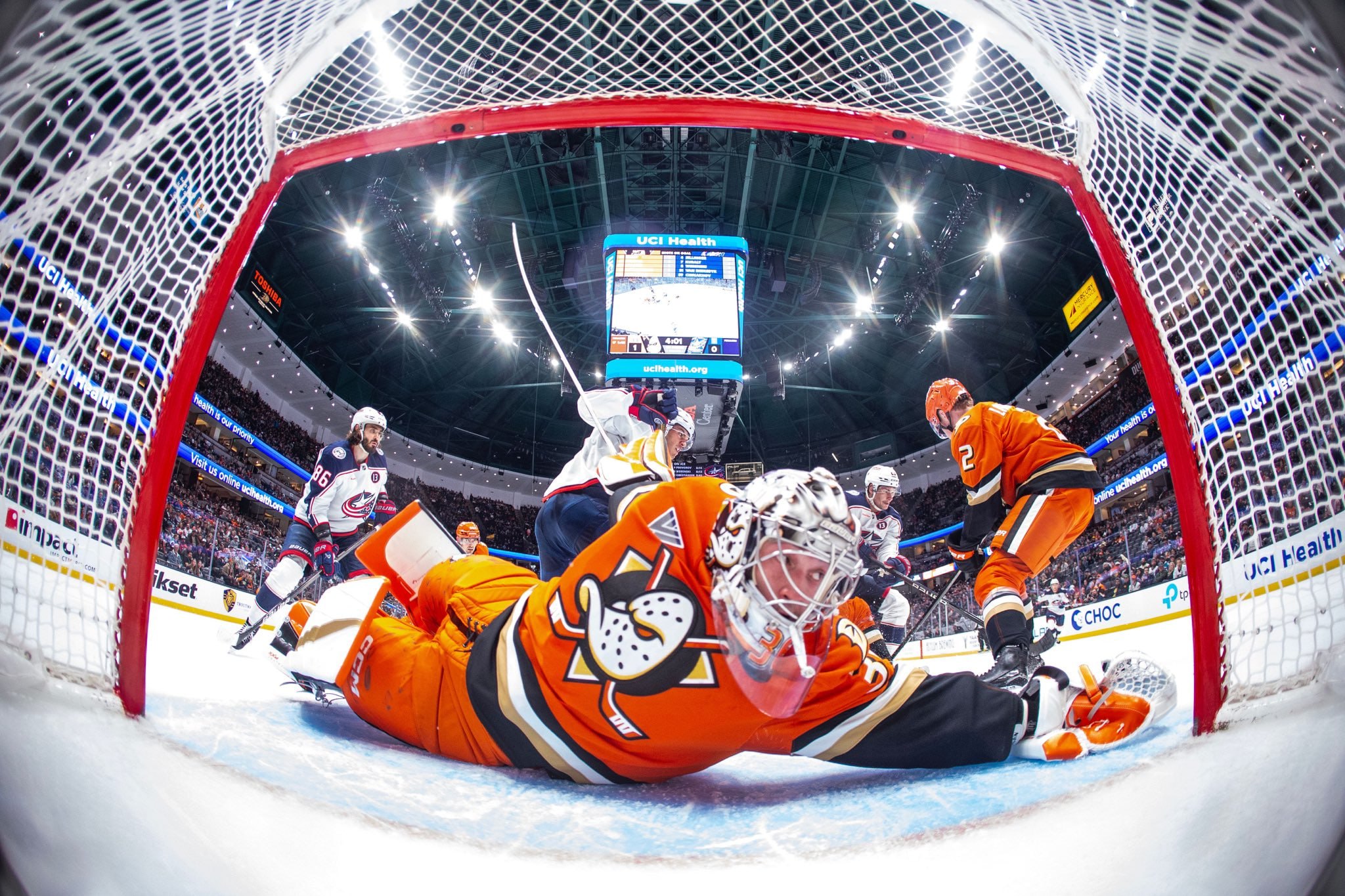 🦆 Куда обменяют Джона Гибсона?
Вратарь оправился от травмы и провёл сегодня игру против «Коламбуса», отразив 38 бросков | Сетка — социальная сеть от hh.ru