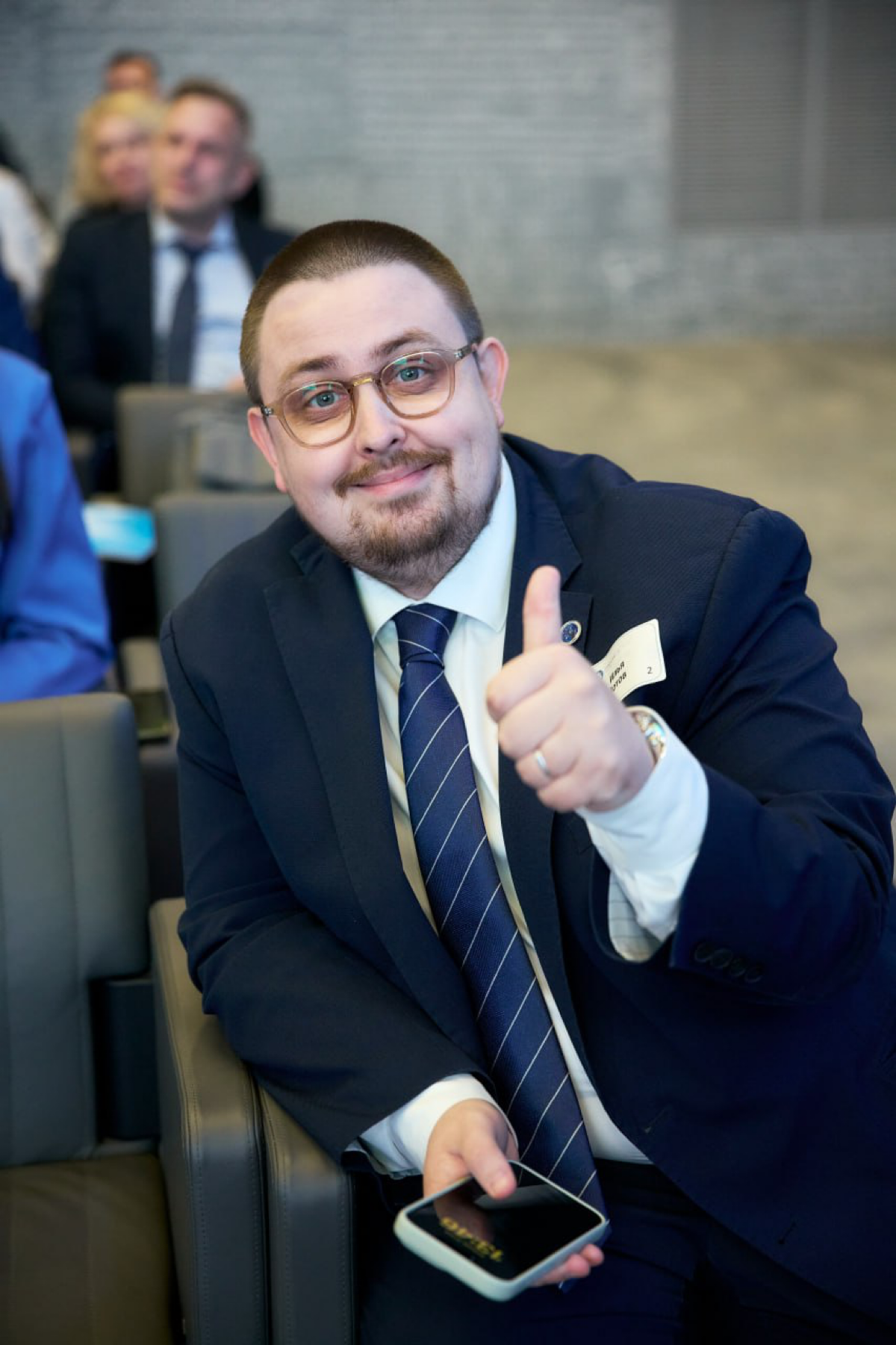 Опыт сотрудников: ключ к успеху компании
Пост 5/5:
Компании осознают важность создания благоприятной среды для сотрудников, способствующей их развитию и удержанию | Сетка — социальная сеть от hh.ru