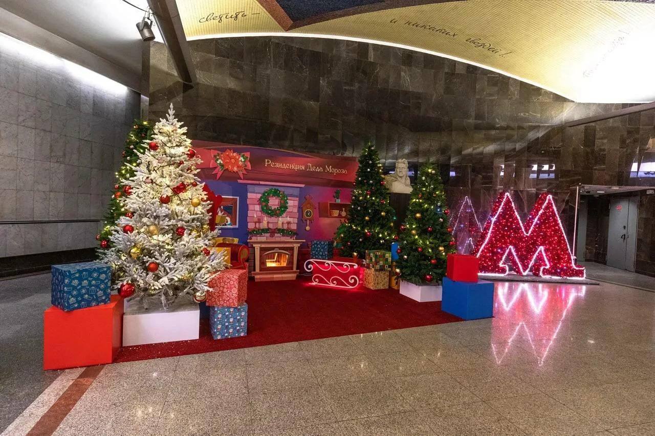 В Москве начали появляться новогодние ёлки🎄
Ощущаете ли вы уже атмосферу новогоднего праздника?
😍 — да, очень жду Новый год
❤️ — пока нет, но жду
😢 — не чувствую
📲Подпишитесь на Вдвижении
#бесплатно | Сетка — социальная сеть от hh.ru