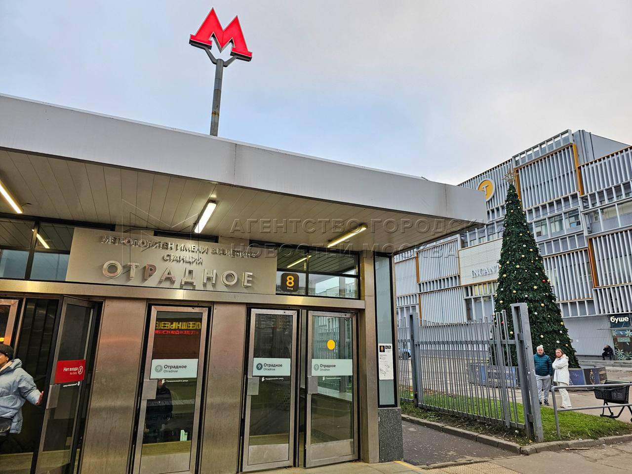В Москве начали появляться новогодние ёлки🎄
Ощущаете ли вы уже атмосферу новогоднего праздника?
😍 — да, очень жду Новый год
❤️ — пока нет, но жду
😢 — не чувствую
📲Подпишитесь на Вдвижении
#бесплатно | Сетка — социальная сеть от hh.ru
