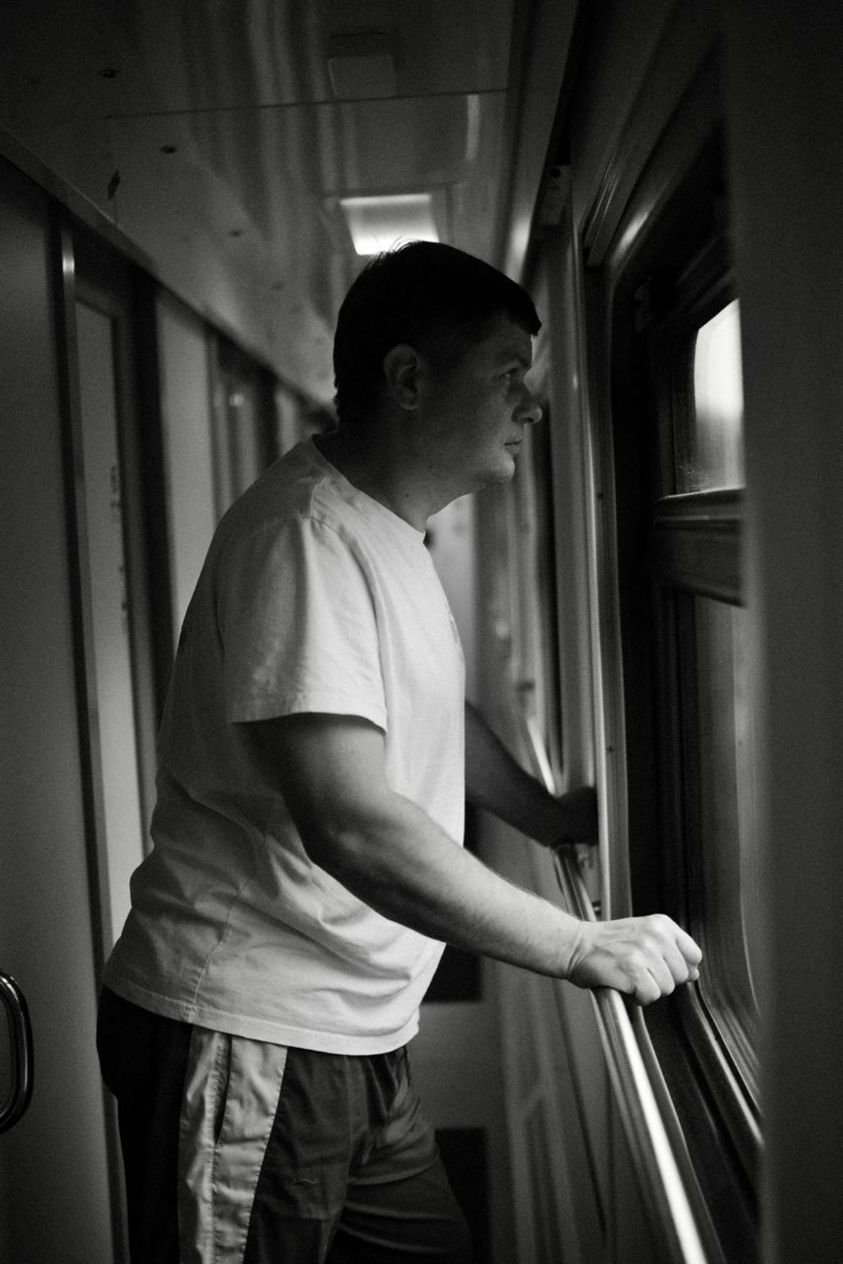Я еду в поезде Москва - Екатеринбург. За окном однотипные пейзажи: берёзки, редко перемежающиеся соснами. Вагон ровно покачивается, а я ловлю ощущение безделья | Сетка — социальная сеть от hh.ru